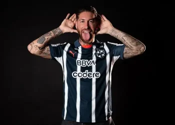 Ramos chọn khoác áo số 93 để cà khịa một đội bóng