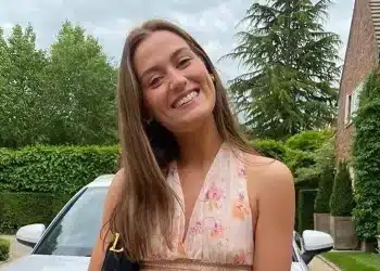 Sau bạo bệnh, con gái Roy Keane đi bán thực phẩm chức năng