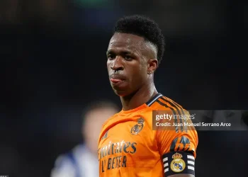 Vinicius bị phân biệt chủng tộc khi lần đầu đeo băng đội trưởng Real Madrid