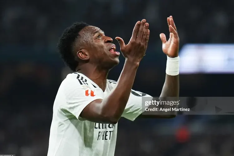 Vinicius đang dao động trước mức lương 1 tỷ euro từ Saudi Pro League