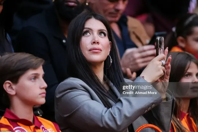 Vợ người cắm sừng Icardi quay ra công kích Wanda Nara