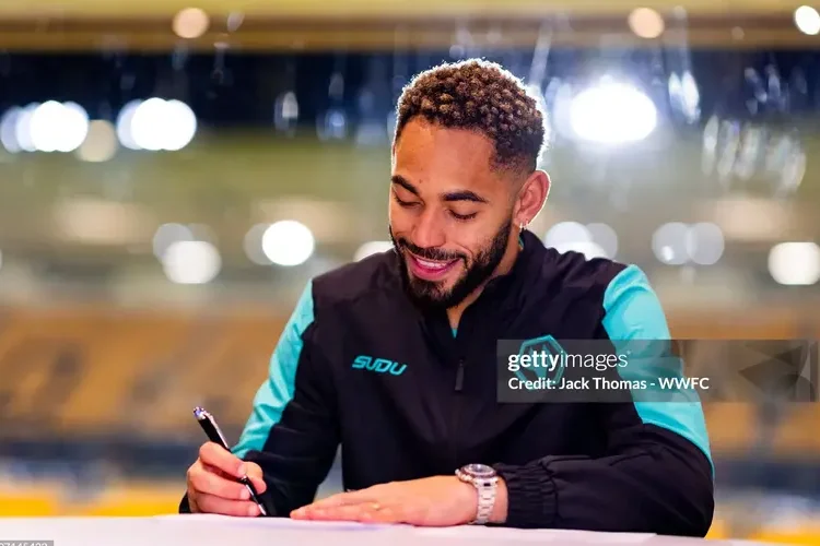 Wolves thông báo ký lại hợp đồng với máy ghi bàn Cunha