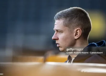 Zinchenko bị cơ quan thuế tại Anh ‘sờ gáy’