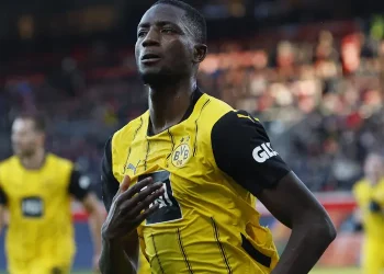 Tiền đạo Dortmund tái lập kỳ tích của Haaland