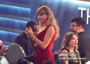 Taylor Swift xuất hiện trên áo đấu Barca