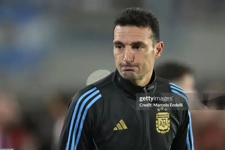 HLV Argentina xóa tan mâu thuẫn với Raphinha