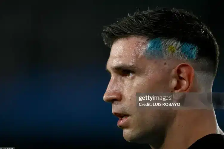 Martinez chọc giận HLV Argentina