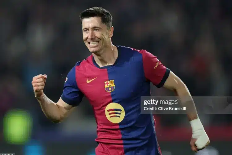 Lewandowski vẫn liên tục ghi bàn cho Barcelona.