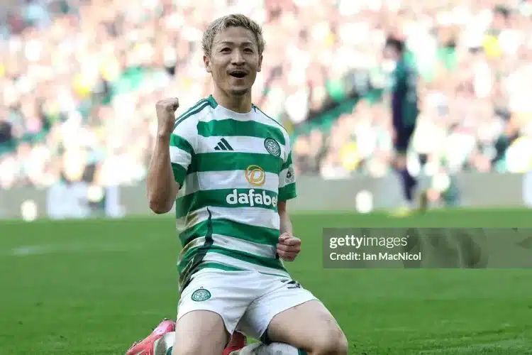 Tiền đạo Nhật Bản gây ngỡ ngàng