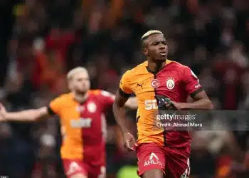 Osimhen gửi tín hiệu đến Manchester United