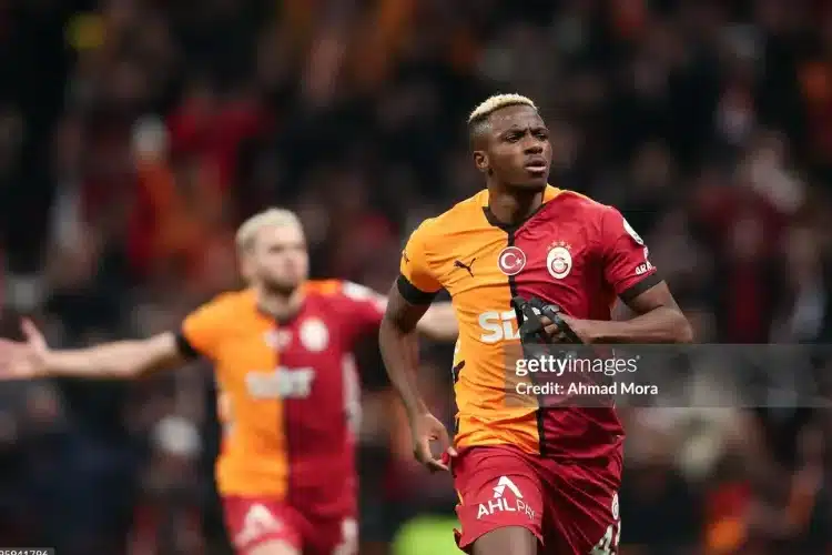 Osimhen gửi tín hiệu đến Manchester United