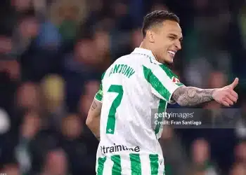 Antony khiến fan Sevilla nổi điên