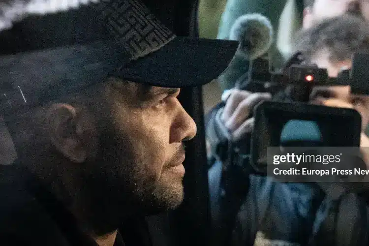 Dani Alves bất ngờ thoát án hiếp dâm