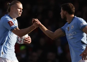 Man City níu kéo hy vọng giành danh hiệu