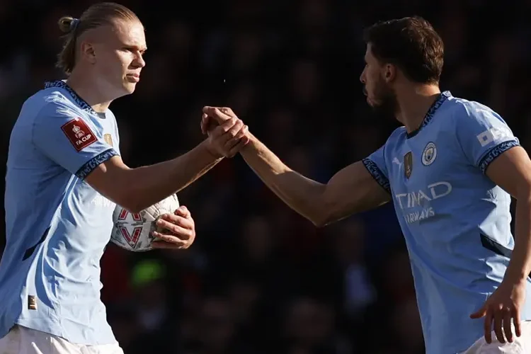 Man City níu kéo hy vọng giành danh hiệu