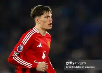 Garnacho nhận cảnh báo vì quá mê Ronaldo