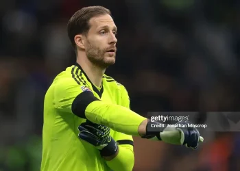 Đến lúc Oliver Baumann bước ra ánh sáng