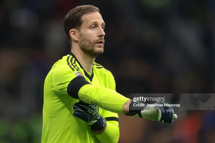 Đến lúc Oliver Baumann bước ra ánh sáng