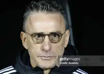 Thầy cũ Ronaldo bị sa thải