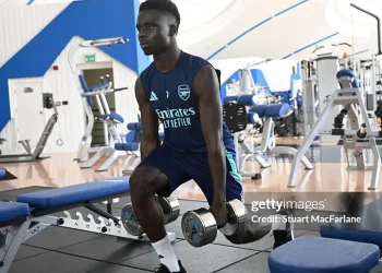 Saka trở lại làm HLV Arteta đau đầu