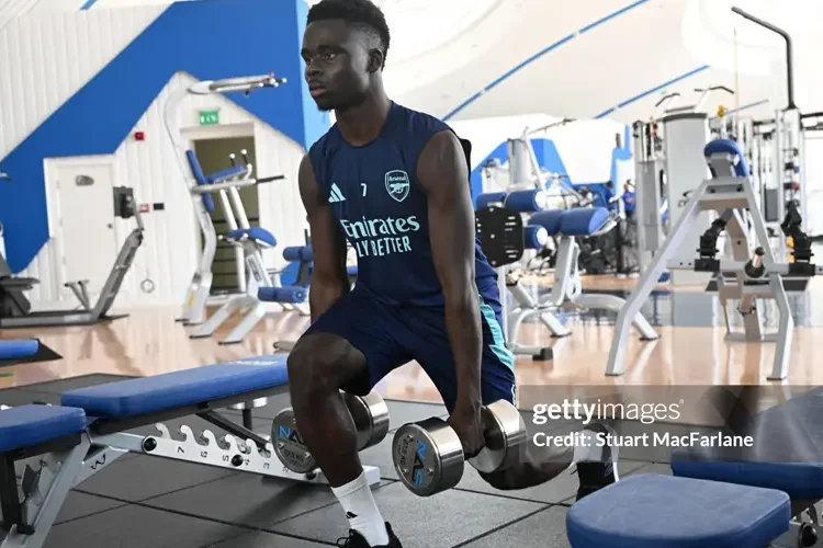 Saka trở lại làm HLV Arteta đau đầu