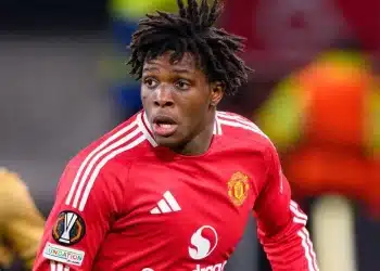 Hậu vệ MU được ca ngợi nhờ hành động đẹp