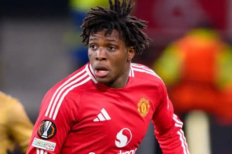 Hậu vệ MU được ca ngợi nhờ hành động đẹp