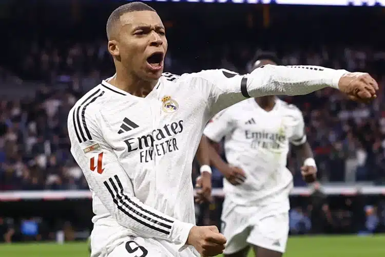 Mbappe tỏa sáng rực rỡ, sánh ngang Ronaldo