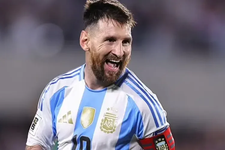 Messi dạy Raphinha bài học về sự khiêm tốn