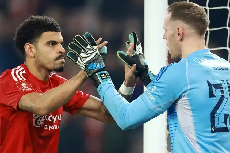 Nottingham lập kỳ tích sau 34 năm