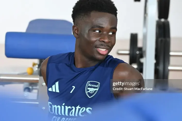 Chân dung người khiến các cầu thủ ở Anh phải ‘im lặng cúi đầu’