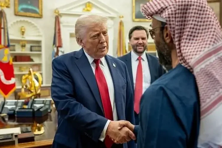 Giám đốc Manchester City gặp Tổng thống Mỹ, dằn mặt FA