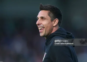 HLV của Kiel có quyết định lịch sử mà Ancelotti, Pep cũng chưa dám làm