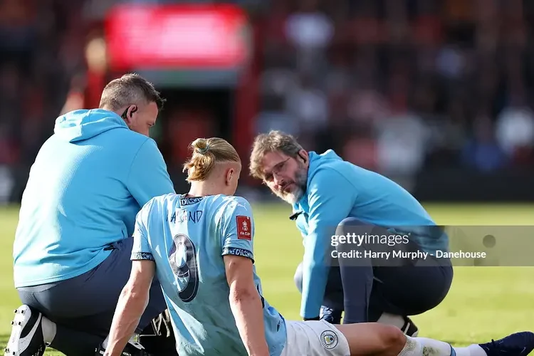 Haaland chấn thương trong lúc Manchester City đang dầu sôi lửa bỏng