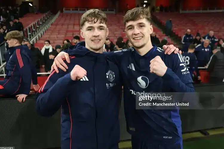 Hai con trai của Fletcher đeo băng thủ quân 2 đội tuyển kình địch