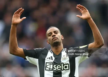 Isak lọt vào mắt xanh của gia đình đạo chích