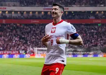 Lewandowski không trở về Barcelona dù dính chấn thương