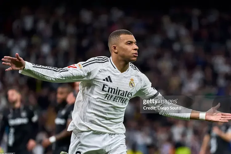 Mbappe khiêm tốn khi san bằng kỷ lục của Ronaldo