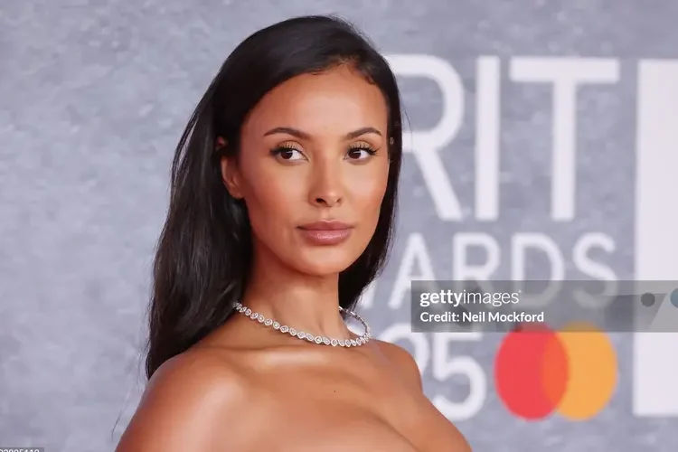 Người đẹp học đánh vần để tán tỉnh hậu vệ Manchester City