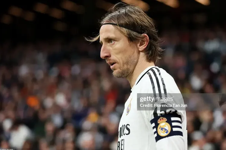 Real Madrid chấp thuận để Luka Modric tiếp tục ở lại