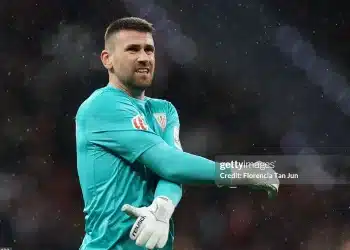 Simon gây sốc khi ghim thù với phóng viên chê Tây Ban Nha đá bẩn