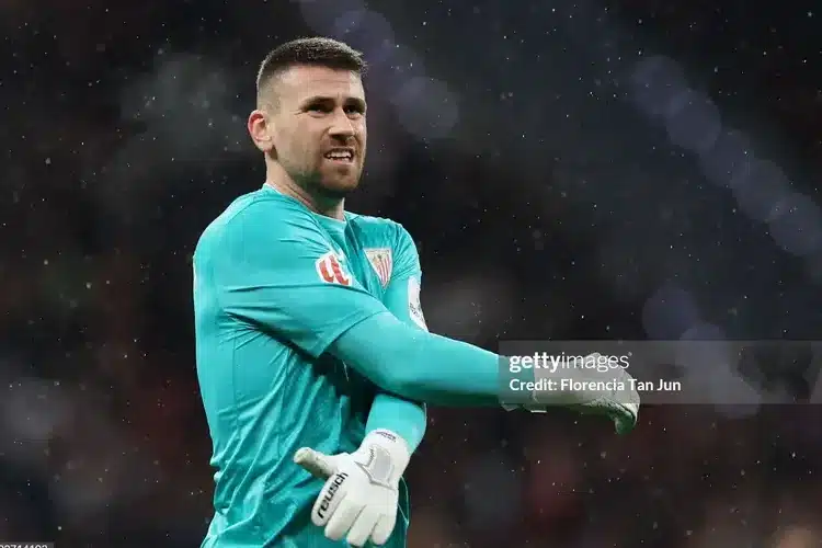 Simon gây sốc khi ghim thù với phóng viên chê Tây Ban Nha đá bẩn