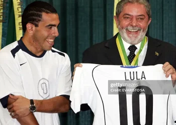 Thăm Việt Nam, tổng thống Brazil nhận tin vui khi đội nhà vô địch