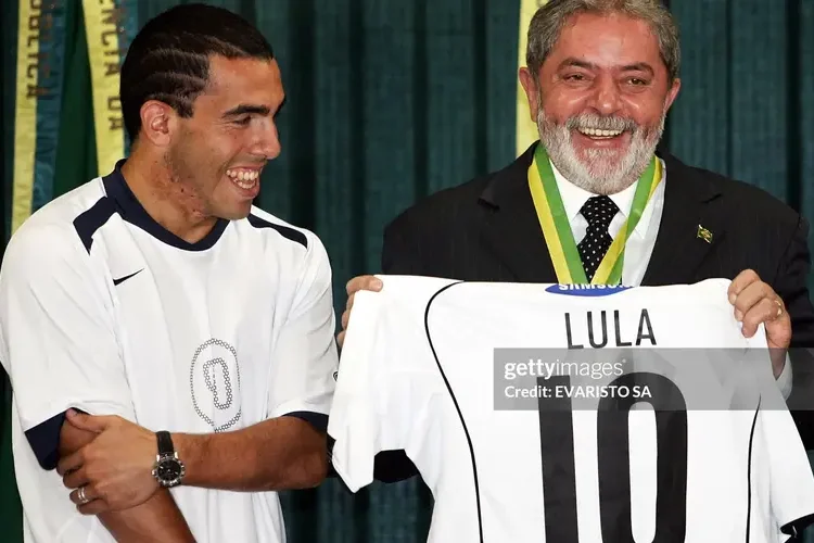 Thăm Việt Nam, tổng thống Brazil nhận tin vui khi đội nhà vô địch