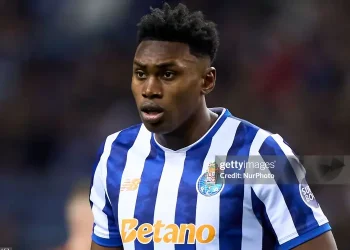 Newcastle nhắm Aghehowa thay thế Isak