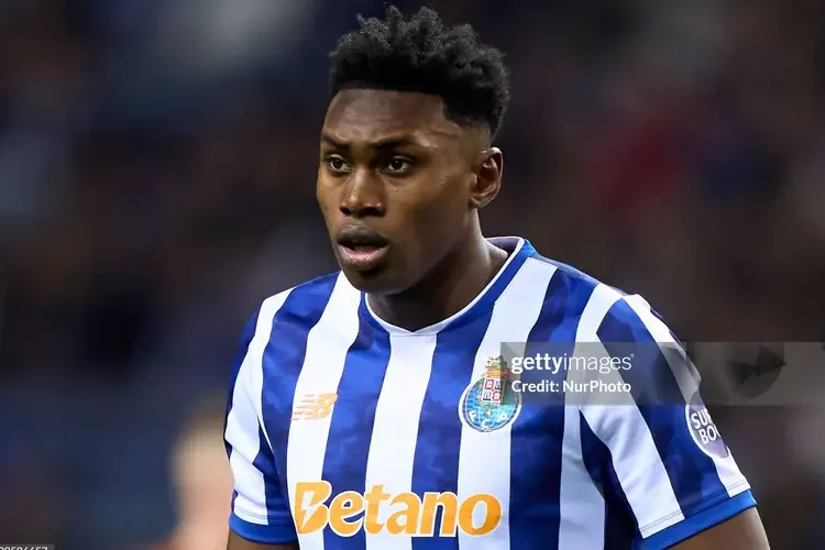 Newcastle nhắm Aghehowa thay thế Isak