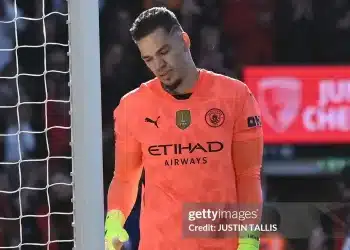 Ederson có thói quen kinh dị