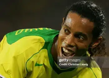 Chơi bóng như Ronaldinho: Khi bóng đá là nghệ thuật và trái tim là người dẫn lối