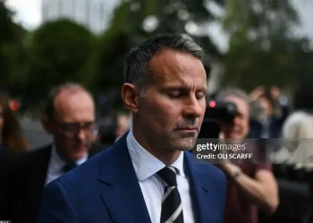 Ryan Giggs – Thiên thần trên sân, quỷ sứ ngoài đời