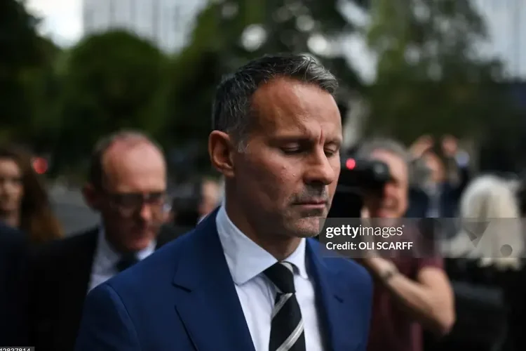 Ryan Giggs – Thiên thần trên sân, quỷ sứ ngoài đời